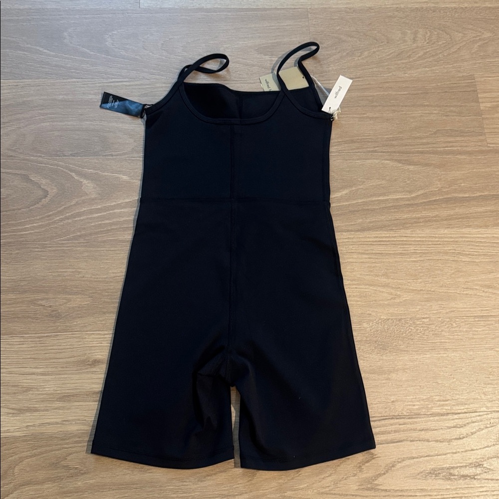 Aritzia romper brand new - Picture 3 of 3